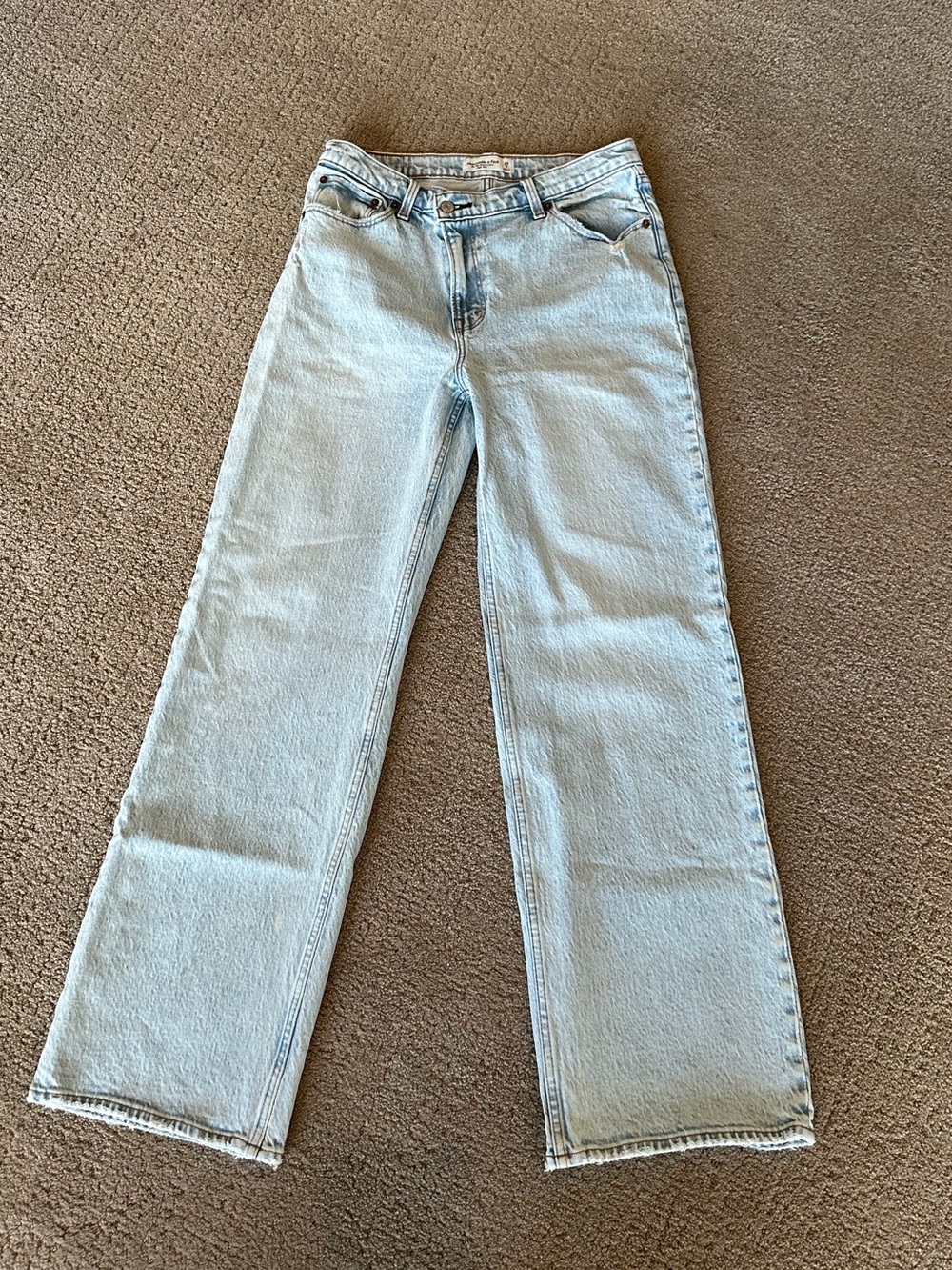 Abercrombie & Fitch Light Wash 90s Relaxed Jean High Rise